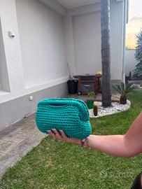 Borsa a mano all'uncinetto in fettuccia turchese