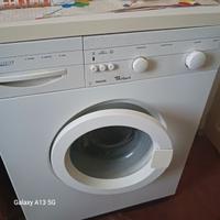 Machine a laver. Frigo.  Tv. Four.Cuisiniere.La pi