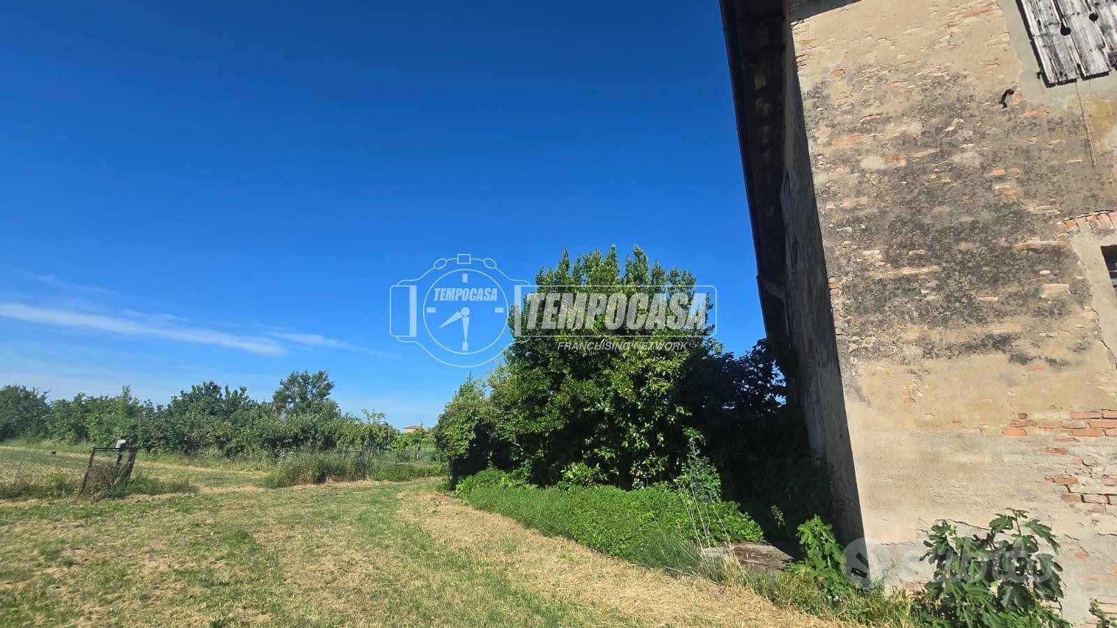 RUSTICO CON TERRENO AGRICOLO - Vista 2