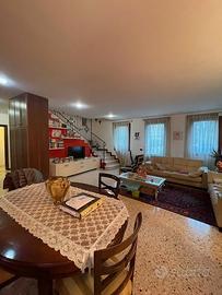 Casa singola con 1700 mq di giardino