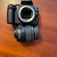Nikon D3000 + 18-55 VR con borsa e SD