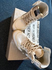Golden Goose Sky Star size 42