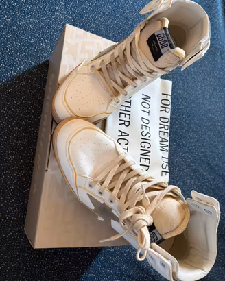 Golden Goose Sky Star size 42
