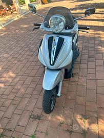 Moto scooter Beverly 500
