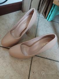Scarpe con tacco 