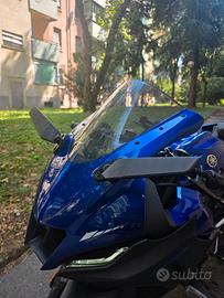 Yamaha YZF-R125 (2023) – Nero e Blu