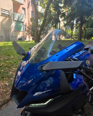 Yamaha YZF-R125 (2023) – Nero e Blu