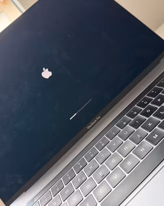 MACBOOK 15" 2019 con Touch Bar Intel I9