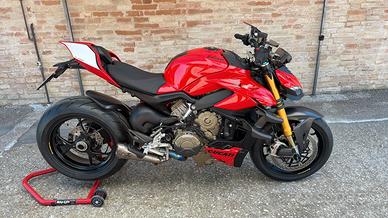 Ducati streetfighter v4s