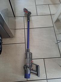 Dyson V11 perfettamente funzionante con accessori 
