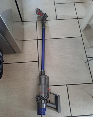 Dyson V11 perfettamente funzionante con accessori 