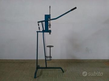 Tappatrice per tappi di sughero