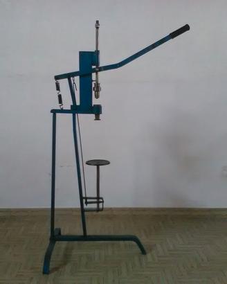 Tappatrice per tappi di sughero