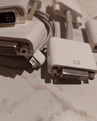Stock Apple cavi e adattatori