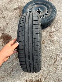 Gomme con cerchi 165/70/14