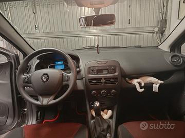 Renault Clio 1.2 benzina Neopatentati
