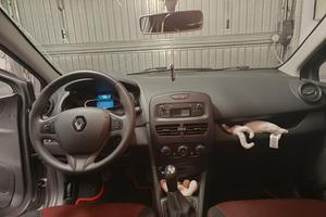 Renault Clio 1.2 benzina Neopatentati