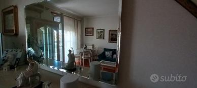 Specchio grande con luci e disegno floreale