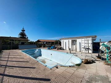 Villino 30 mq con piscina ad Aranova