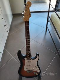 Squier Stratocaster Serie Debut 2 sunbust 