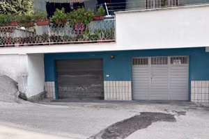 Garage + Magazzino Ristrutturati