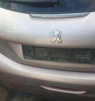 Peugeot 208 9hd 1.6 6 marce ricambi