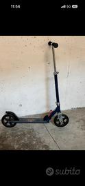 monopattino Red bull 