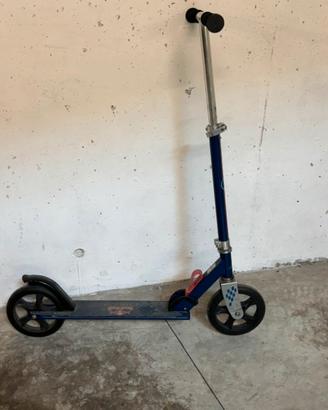 monopattino Red bull 