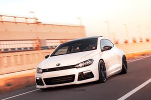 Volkswagen Scirocco R con assetto aria Airlift