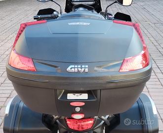 Bauletto GIVI Blade 47 lt + schienalino + piastra
