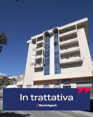 AMPIO GARAGE IN STABILE SIGNORILE DI CIRCA 160 MQ