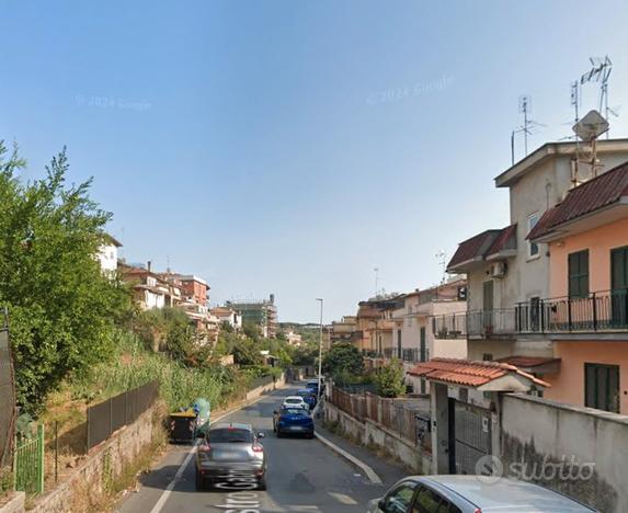 Porta portese bilocale con balcone