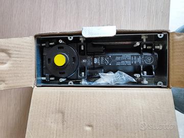 Chiudiporta a pavimento mab assa abloy 7705