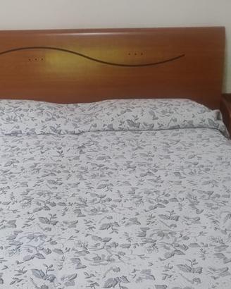 letto matrimoniale + 2 comodini + materasso