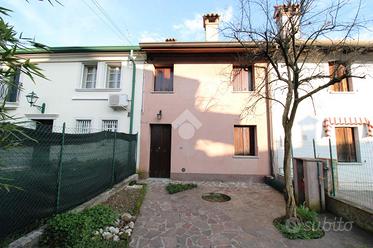 CASA SEMINDIPENDENTE A BAGNARIA ARSA