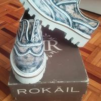 Scarpe in pelle abrasivato blu/bianco della Rokail