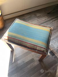 Panchetta/pouf vintage in legno con seduta imbotta