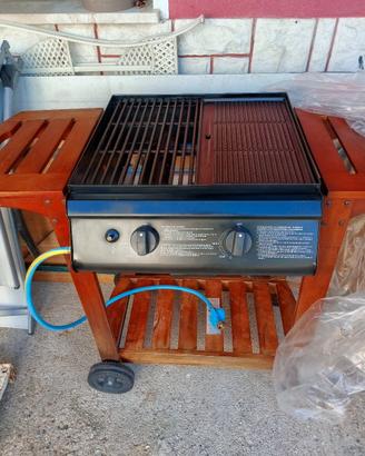Barbecue a gas completo di bombola nuova 