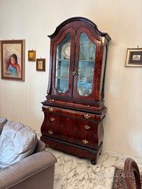 Elegante vetrina italiana stile classico