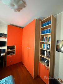 Armadio angolare arancione