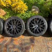 Cerchi in lega 17” nero lucido diamantati + gomme
