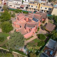 Elegante Villa Indipendente con Ampio Giardino