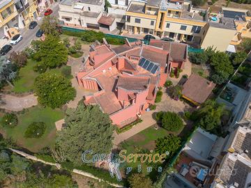 Elegante Villa Indipendente con Ampio Giardino