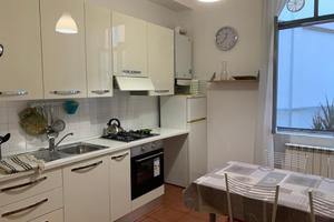 Camera singola in trilocale