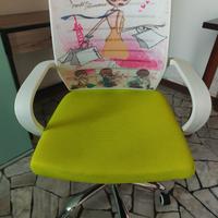 Scrivania con sedia da ragazza