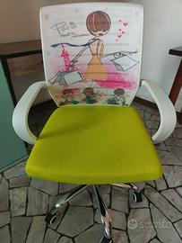 Scrivania con sedia da ragazza