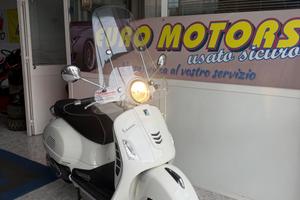 Piaggio Vespa 300 GTS