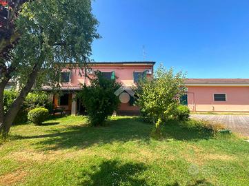 CASA SEMINDIPENDENTE A CONCORDIA SULLA SECCHIA