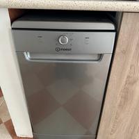 Lavastoviglie Indesit 45cm libera installazione