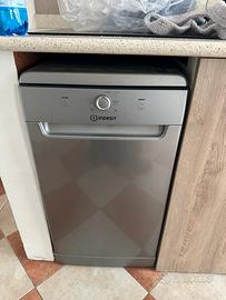 Lavastoviglie Indesit 45cm libera installazione